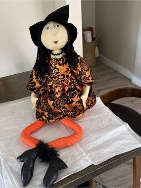 Plush Witch Sharon Battyboots 2018 Halloween Figurine Sitting Holiday